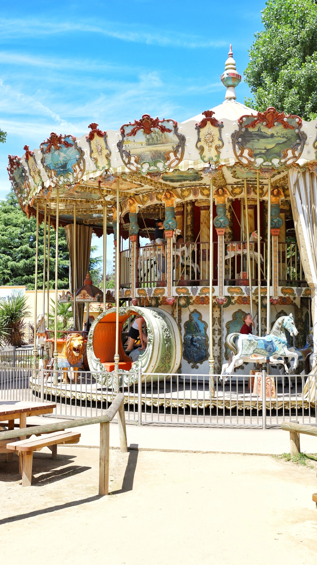https://www.touroparc.com/wp-content/uploads/2025/05/Touroparc-Zoo-lJade-Perrot-16.webp